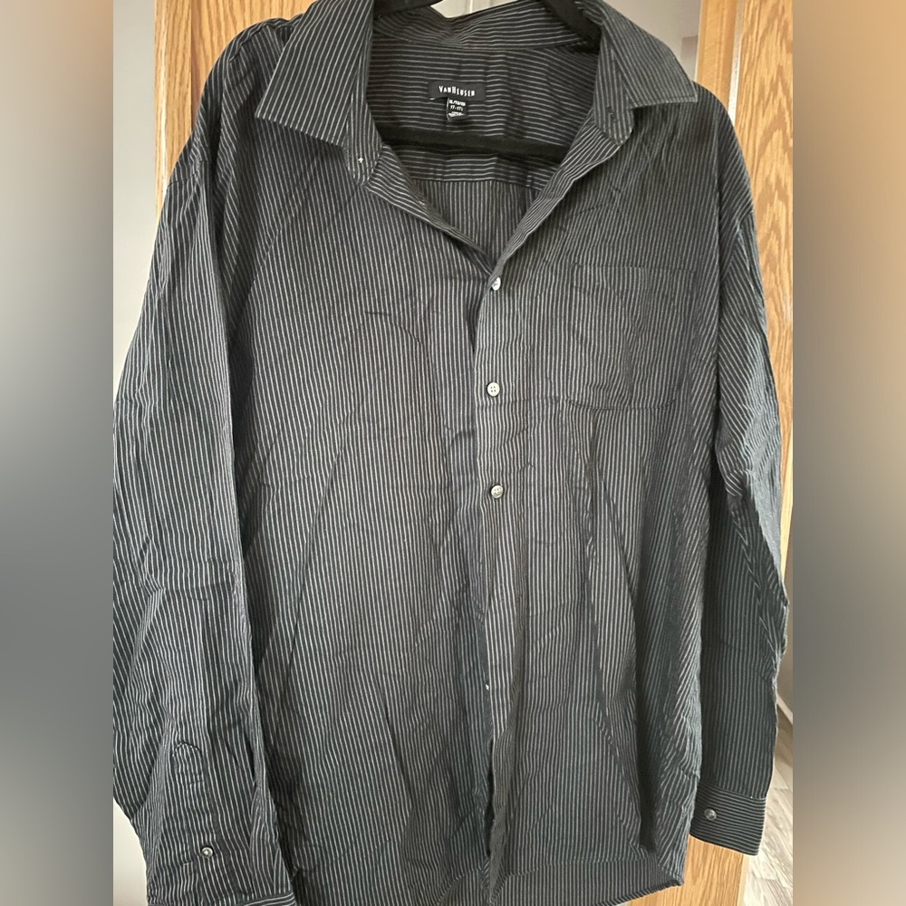 Bundle of 4: 1 tie/3 dress shirts